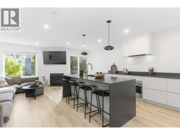 16 40200 GOVERNMENT ROAD, Squamish