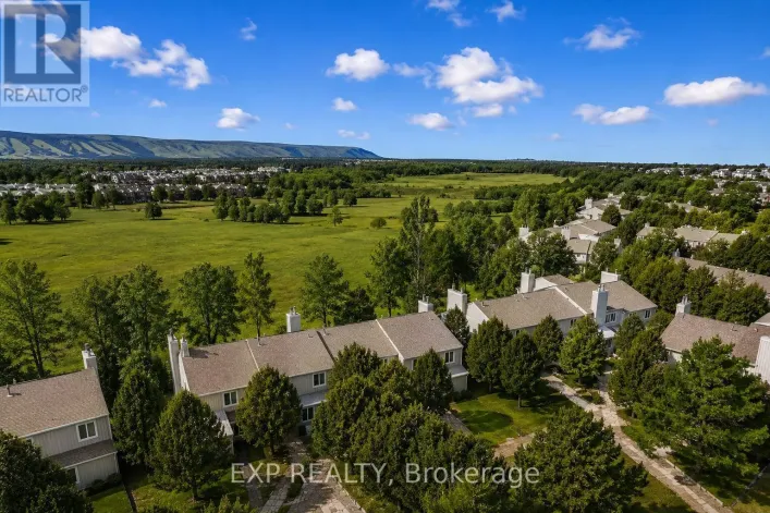 16 - 576 OXBOW CRESCENT, Collingwood