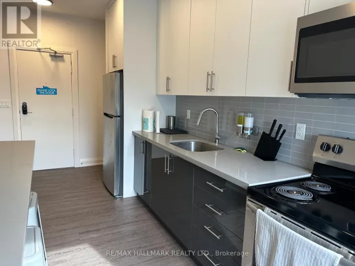 16 - 595 ST CLAIR AVENUE W, Toronto