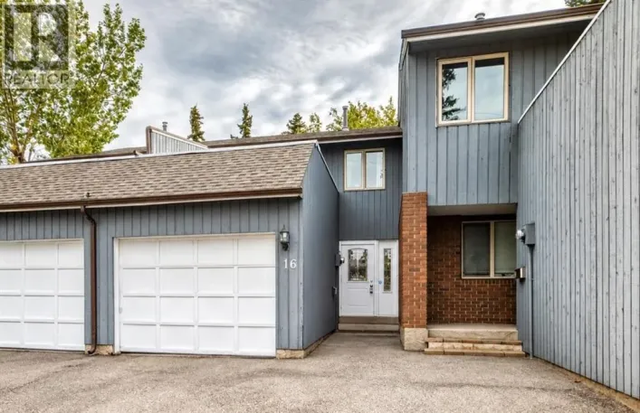 Row / Townhouse for sale: 16, 803 Varsity Estates Drive NW, Calgary