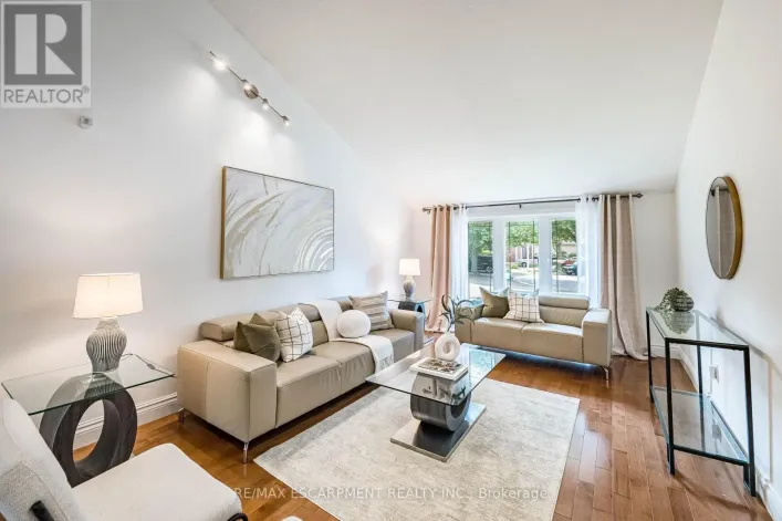 16 ACKROW COURT, Toronto