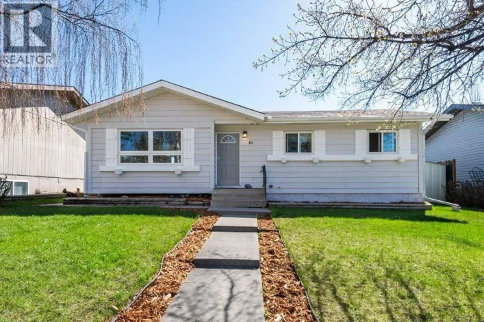 16 Alcock Close, Okotoks
