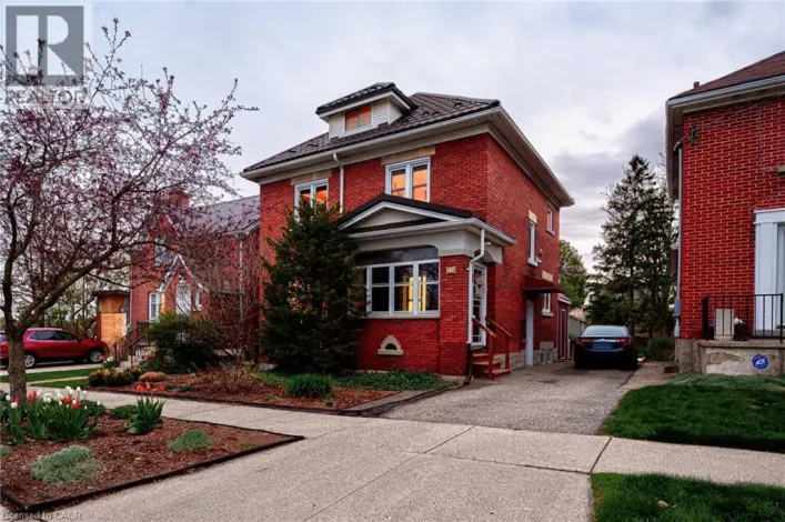 16 BORDEN Avenue N, Kitchener