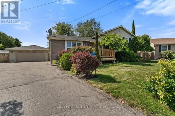 16 CENTRE COURT, Quinte West