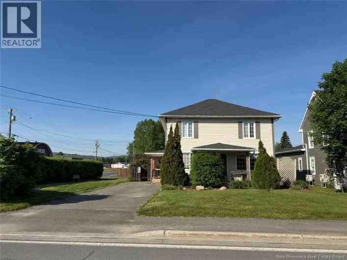 House for sale: 16 Des Ãrables Avenue, Clair