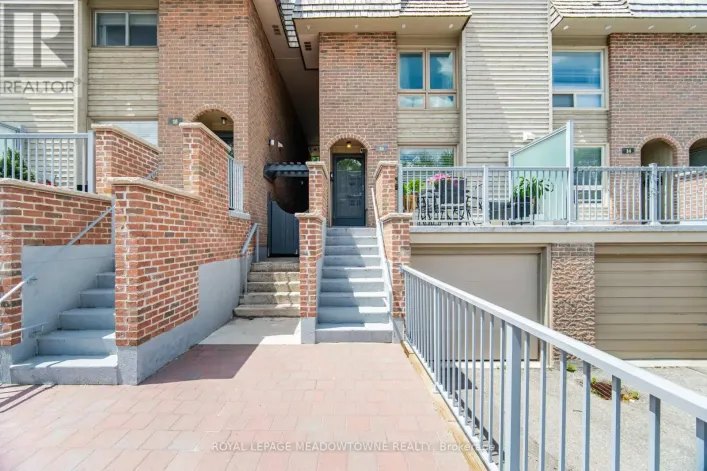 16 DUTCH MYRTLE WAY, Toronto
