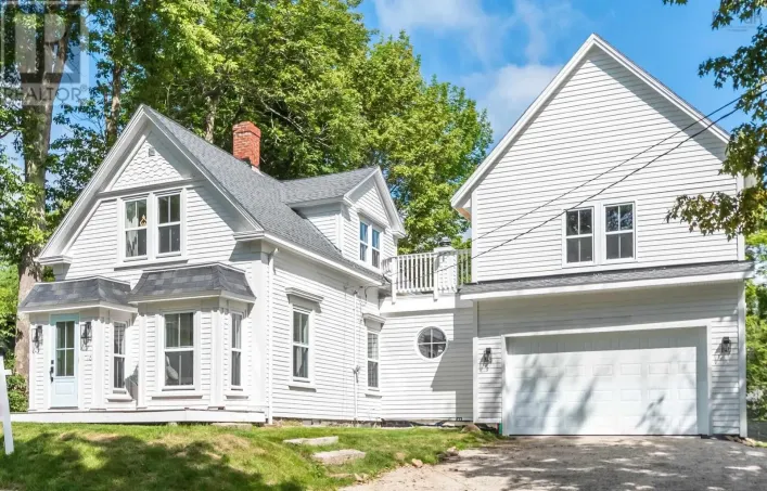 16 Garden Lane, Mahone Bay