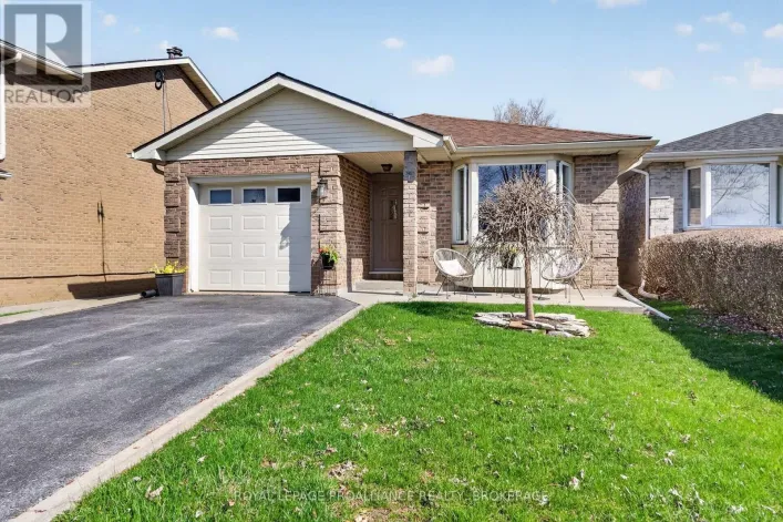 16 GRENADIER DRIVE, Kingston)