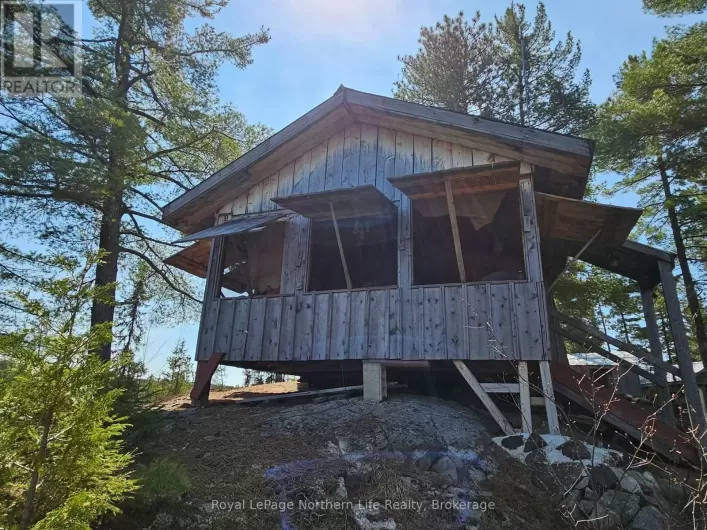 16 HANSEN LAKE ISLAND A ISLAND, Temagami