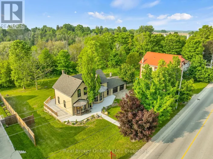 16 HILLCREST STREET W, South Bruce