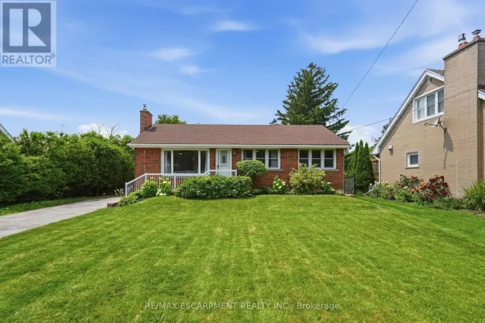 16 KINGS FOREST DRIVE, Hamilton
