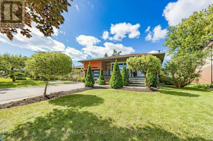 16 LANGEVIN CRESCENT, Toronto