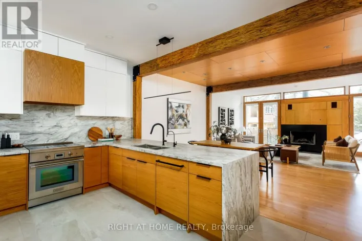 16 MARQUIS AVENUE, Toronto