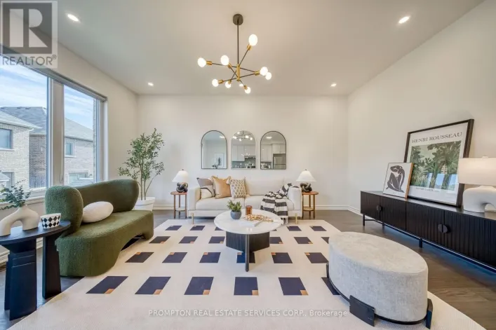 16 NESS DRIVE, Richmond Hill