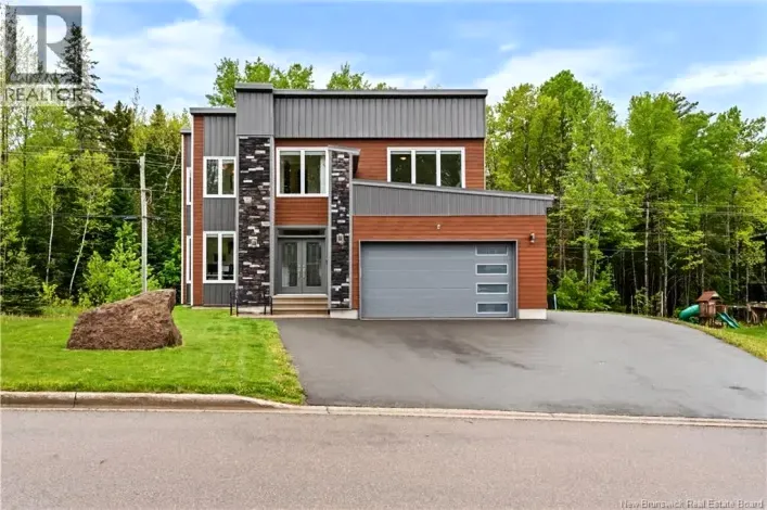 House for sale: 16 Parkplace Lane, Moncton