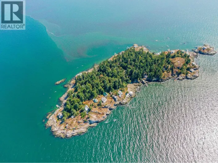 16 PASSAGE ISLAND, West Vancouver