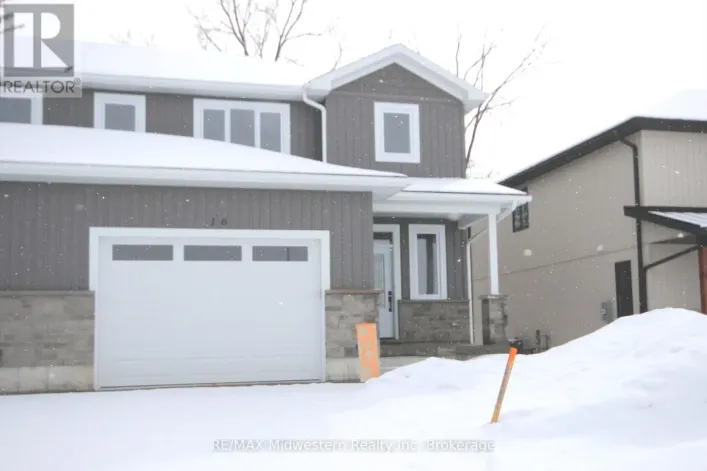 16 ROBERTS STREET N, Huron East