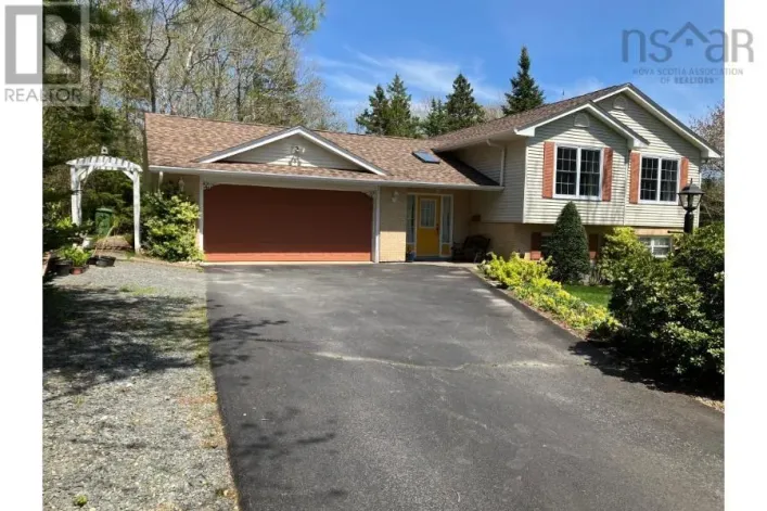 16 Sherwood Drive, Stillwater Lake