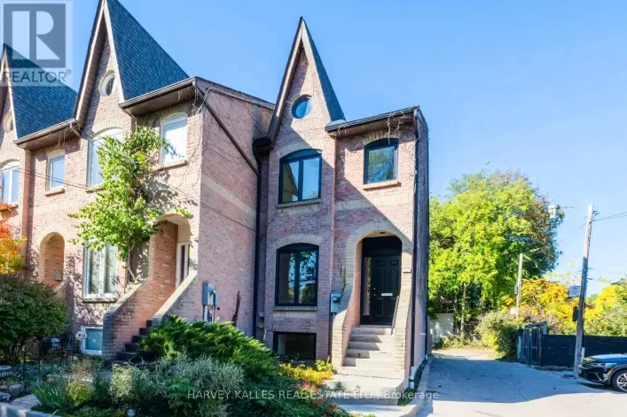 16 ST. JAMES COURT, Toronto