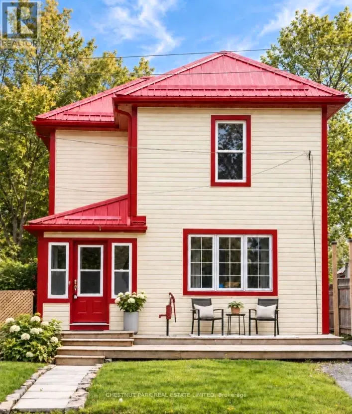 16 STANLEY STREET, Prince Edward County