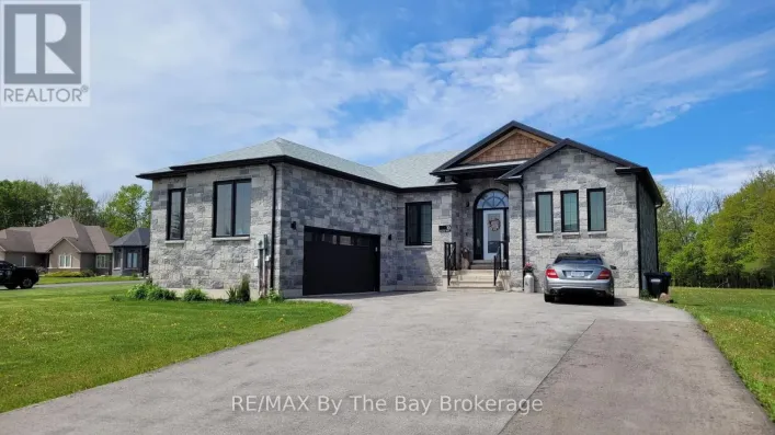 16 WALNUT DRIVE, Wasaga Beach