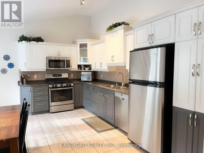 16 WEST HILL DRIVE, Toronto