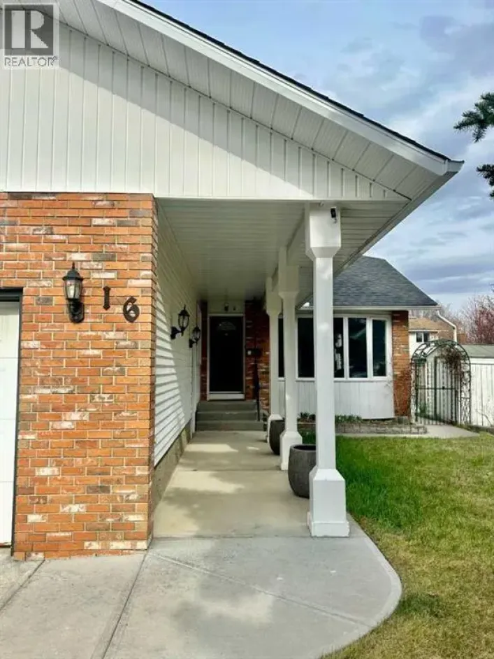 16 Woodfield Court SW, Calgary