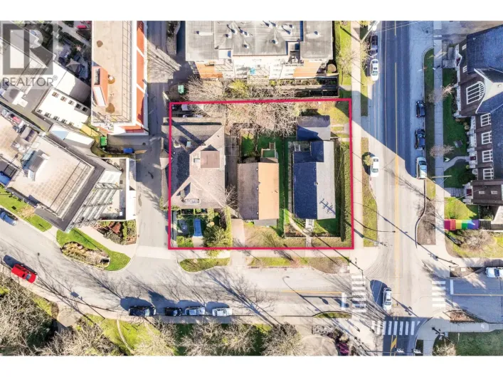 160 164 166 E 10TH STREET, North Vancouver