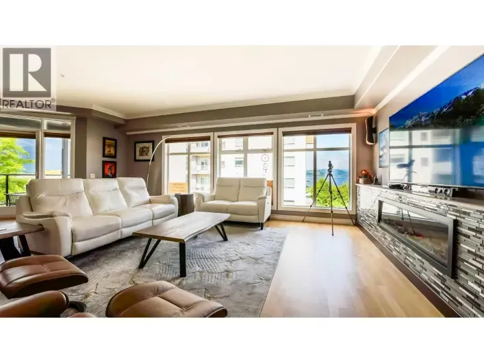 Apartment for sale: 160 Harbourfront Drive Unit# 302, Salmon Arm