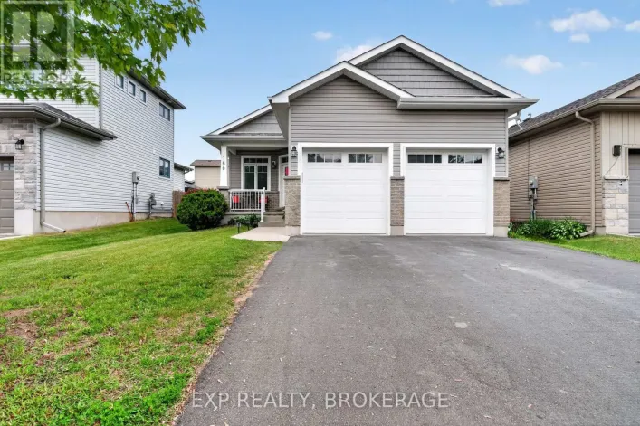160 MCDONOUGH CRESCENT, Loyalist
