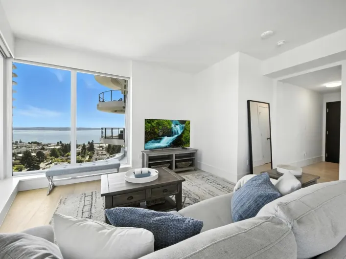 1604 1500 MARTIN STREET, White Rock