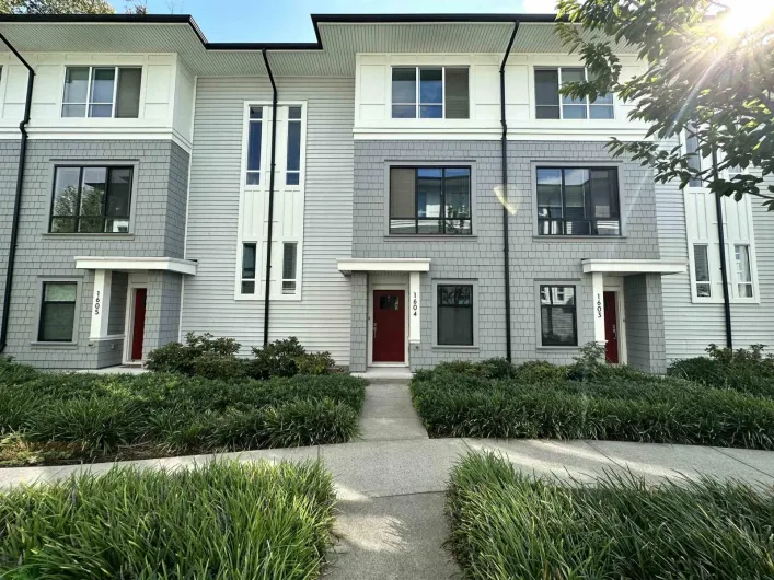 1604 18505 LAURENSEN PLACE, Surrey