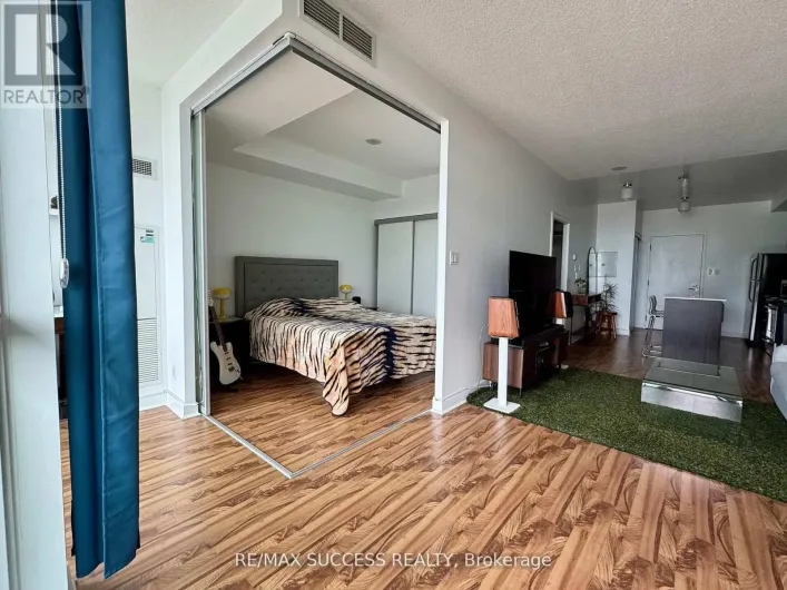 1605 - 1171 QUEEN STREET W, Toronto