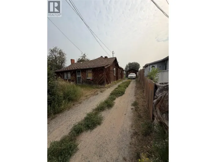 House for sale: 1606 Pine Street, Merritt