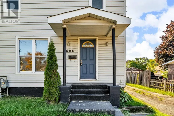 1606 PITT STREET, Cornwall