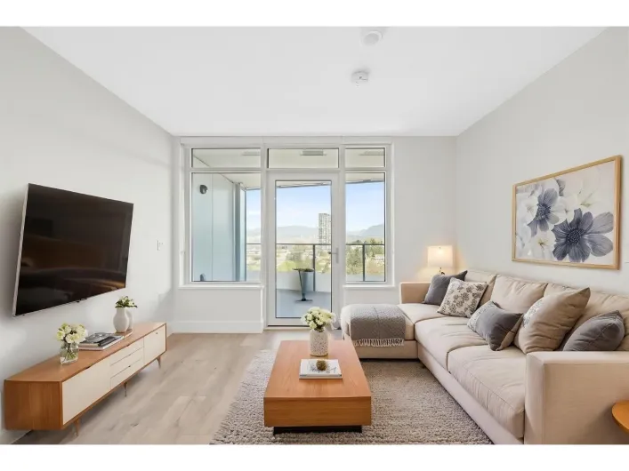 1607 10428 WHALLEY BOULEVARD, Surrey