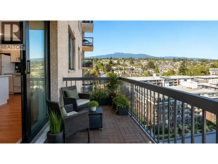 1607 145 ST. GEORGES AVENUE, North Vancouver