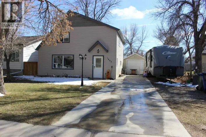 1607 23 Avenue, Coaldale