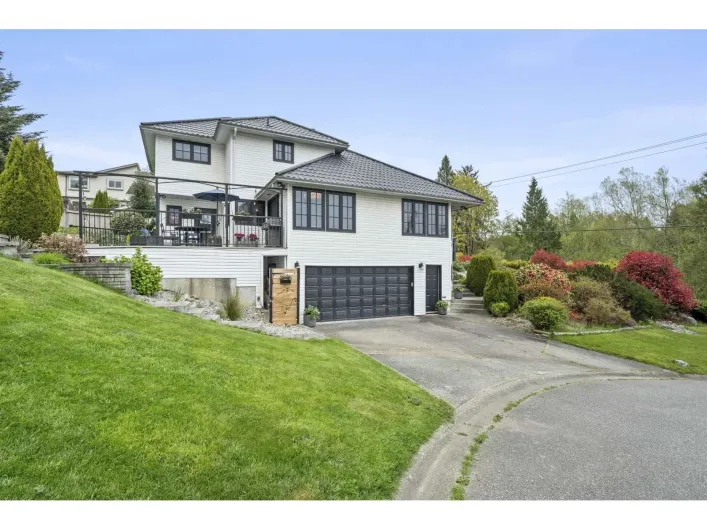 16071 8 AVENUE, Surrey