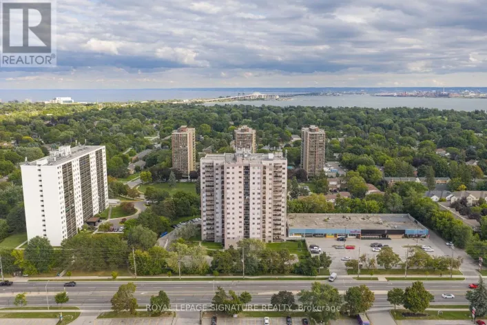 1608 - 975 WARWICK COURT, Burlington