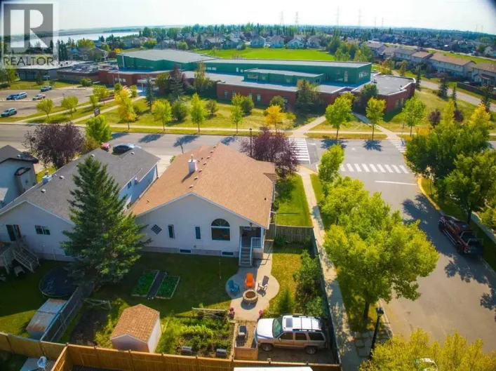 161 West Lakeview Drive, Chestermere
