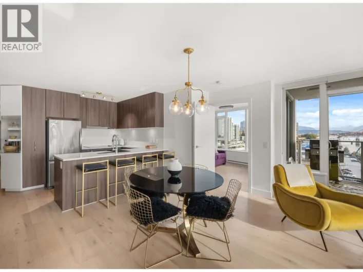 1610 668 COLUMBIA STREET, New Westminster