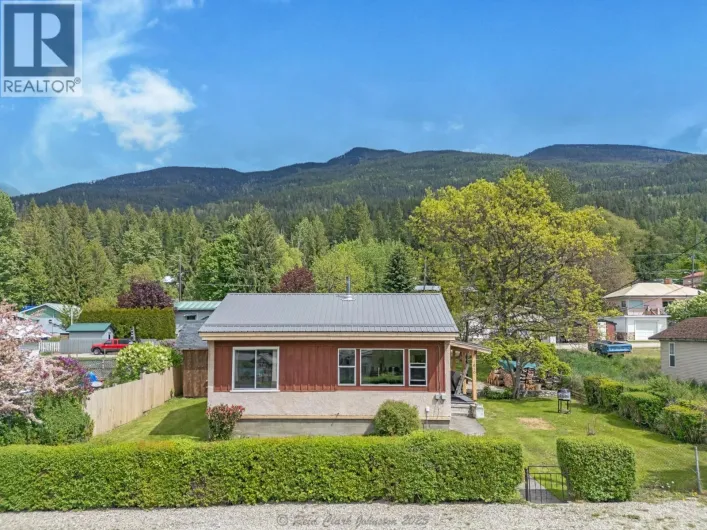 1610 EASTMAN Avenue, Riondel