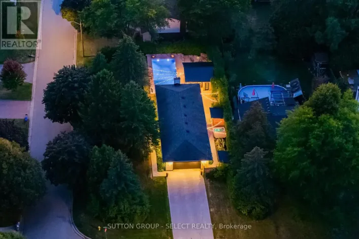 1615 SHARON DRIVE, London North