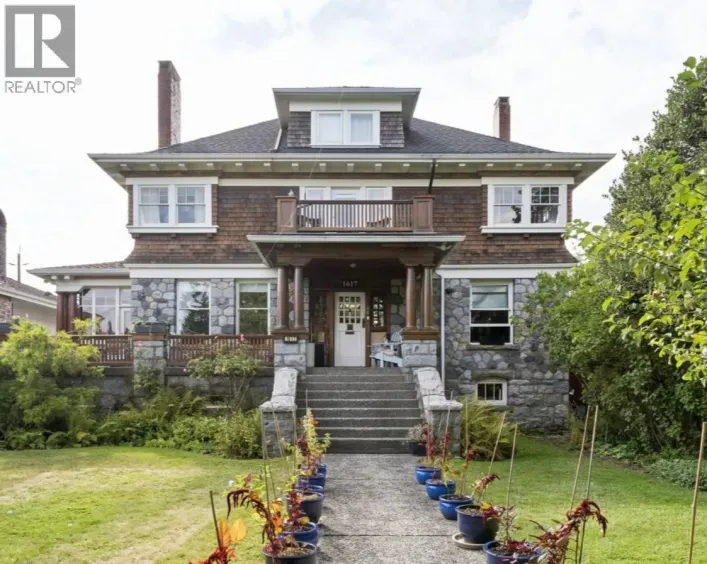 1617 W GRAND BOULEVARD, North Vancouver