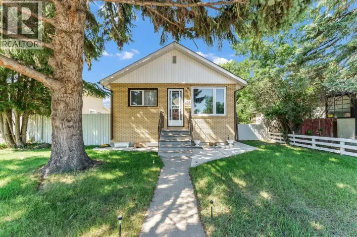 162 2 Street NE, Medicine Hat