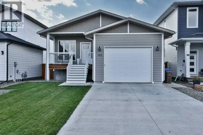 162 Prairie Gold Street, Taber