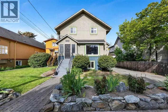 1622 Camosun St, Victoria