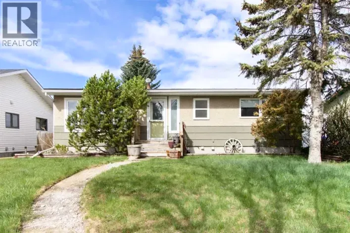 House for sale: 1622 Strathcona Street, Crossfield