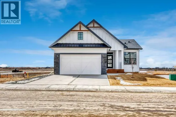 163 Lakewood Circle, Strathmore